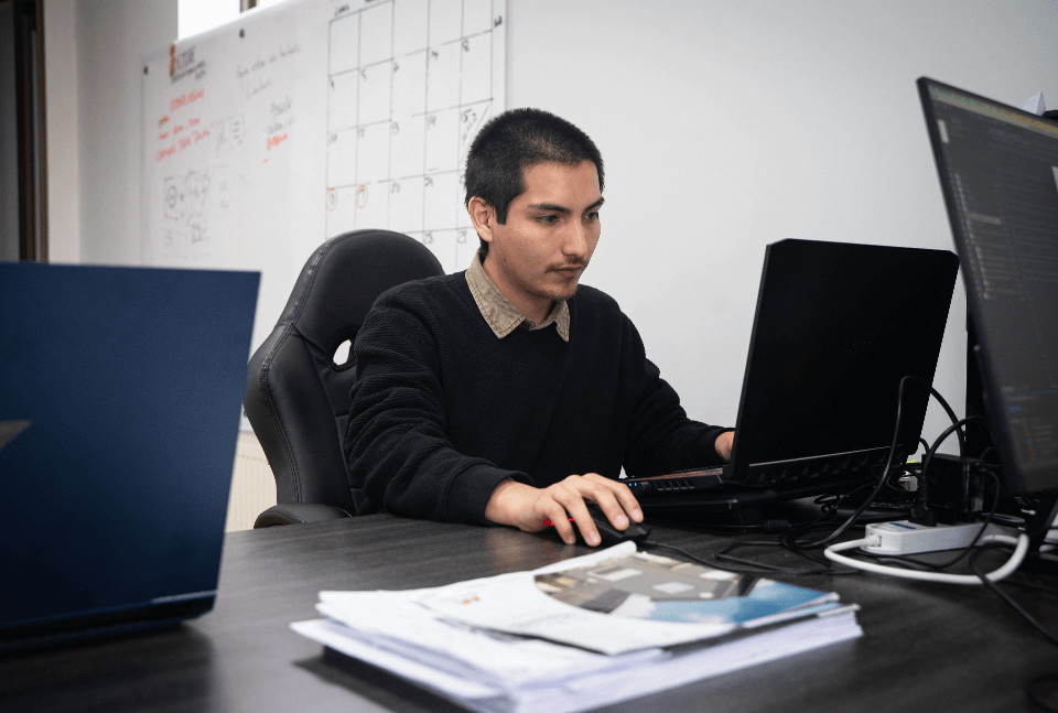 Miembro del equipo de Inmore trabajando.